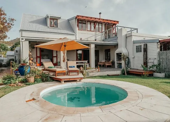 Character-Filled Cottage In Imhoffs Gift